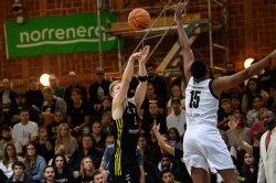 AIK - Fryshuset.  87-82