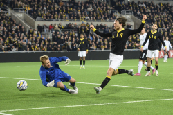 AIK - Örebro.  3-1