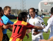 Syrianska - AIK.  Avbruten vid 1-0