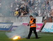 Syrianska - AIK.  Avbruten vid 1-0